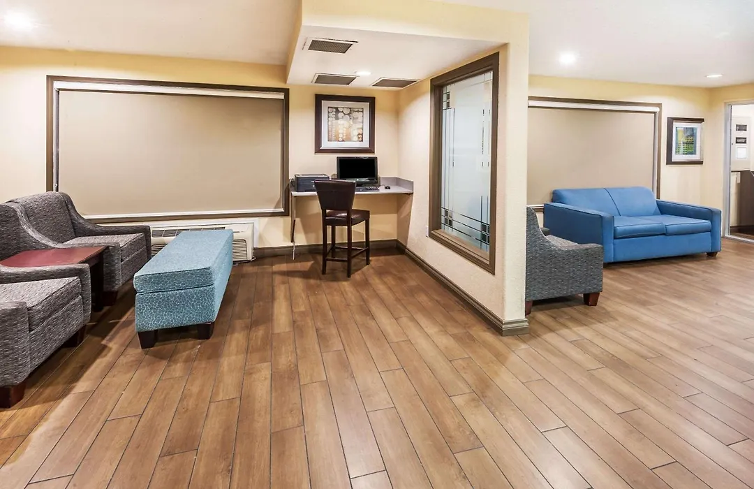 Super 8 By Wyndham Calgary/Airport-1
